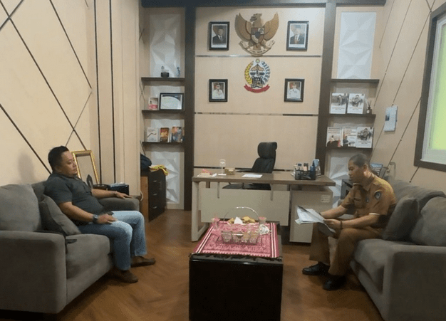 Komisi II DPRD Kabupaten Toraja Utara melakukan kunjungan konsultasi ke kantor Dinas Komunikasi, Informatika, Statistik, dan Persandian (Diskominfo SP) Sulawesi Selatan yang berlokasi di Kantor Gubernur Sulsel, Senin, 5 Mei 2025.