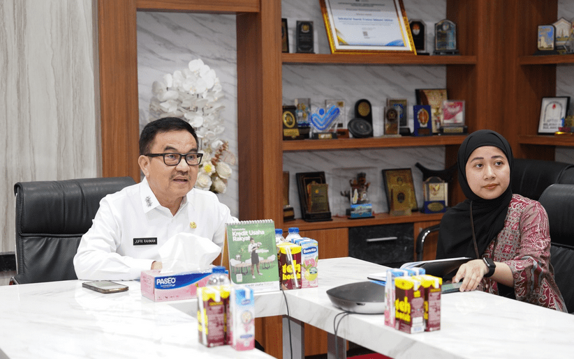 Sekretaris Daerah Provinsi Sulawesi Selatan, Jufri Rahman, memimpin rapat percepatan pembentukan Koperasi Desa/Kelurahan Merah Putih secara virtual, Rabu, 21 Mei 2025.