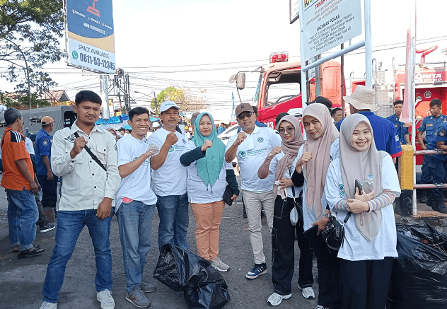 DLH Makassar Gelar Aksi Bersih-Bersih di Dua Lokasi Strategis, Jumat (13/6/2025).