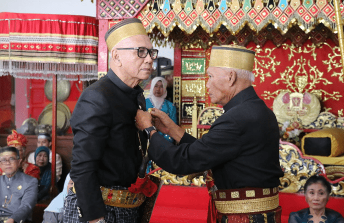 Opu Hatta Marakarma Resmi Dikukuhkan Sebagai Mincara Malili oleh Datu Luwu
