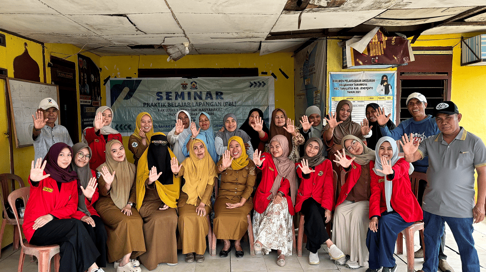 Mahasiswa Fakultas Kesehatan Masyarakat Universitas Hasanuddin (FKM Unhas) yang tergabung dalam Posko 31 menuntaskan rangkaian kegiatan Praktik Belajar Lapangan (PBL) III melalui Seminar Akhir yang digelar di Kantor Lurah Tamanroya, Kecamatan Tamalatea, Senin, 30 Juni 2025.