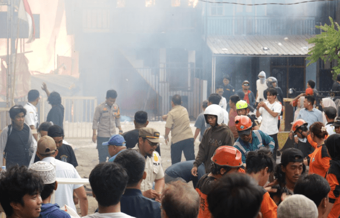 Kebakaran Hebat di Sorowako, Bupati Irwan Turun Langsung ke Lokasi