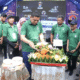 Wali Kota Makassar, Munafri Arifuddin, memotong nasi tumpeng HUT ke-9 Komunitas Perjaka (Persatuan Pejalan Kaki Bukit Baruga) yang di Perumahan Bukit Baruga Antang, Kecamatan Manggala, Minggu (24/8/2025).