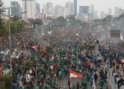 Penumpang Gelap dalam Demonstrasi Massa