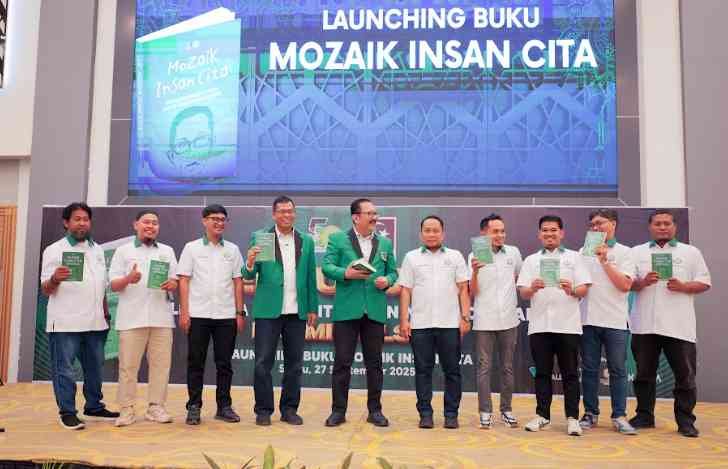 Launching Buku Mozaik Insan Cita oleh LPMD KAHMI Sulsel