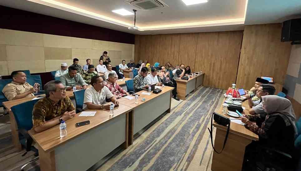 Majelis Daerah (MD) Korps Alumni Himpunan Mahasiswa Islam (KAHMI) Kota Makassar menggelar pertemuan silaturahmi dengan Wakil Ketua Dewan Perwakilan Daerah (DPD) RI, H. Tamsil Linrung, Senin (15/9/2025) di Hotel Unhas, Tamalanrea.
