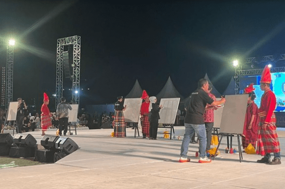 Pembukaan Makassar International Eight Festival & Forum atau Festival F8 Makassar 2025 di pelataran Trans Studio Mall (TSM), Rabu (24/9/2025) malam.
