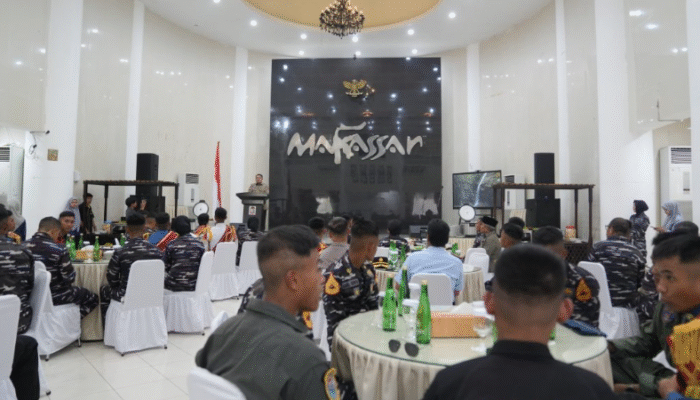 Wali Kota Makassar Sambut Hangat Taruna AAL Angkatan 72 dalam Kirab Kota