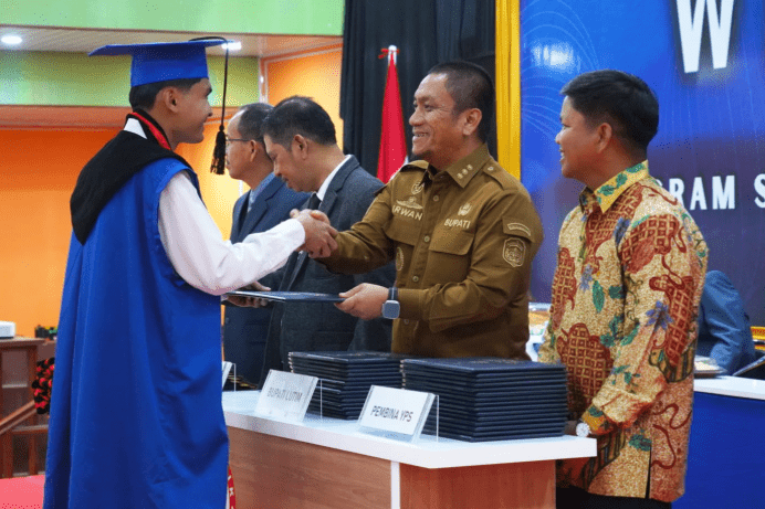 Wisuda XXXII Poliwako