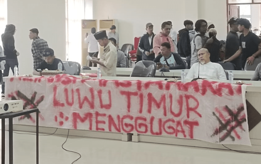 Aksi Aliansi Masyarakat Luwu Timur Menggugat di DPRD Luwu Timur terkait sewa lahan Pemkab ke PT IHIP