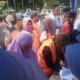 Ratusan warga yang peduli terhadap kebersihan lingkungan Kota Makassar menggelar aksi bersih-bersih di Jl. Jenderal Sudirman, tepatnya di depan Tugu Mandala, pada Minggu pagi (26/10/2025).