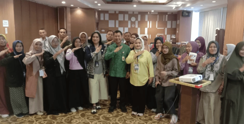 Sosialisasi bagi peserta kegiatan Pengembangan Kapasitas Usaha Mikro dalam Mendukung Perluasan Keterlibatan UMKM pada Program MBG di Sulawesi Selatan.
