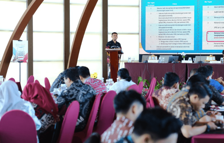 Dinas Komunikasi dan Informatika (Kominfo) menggelar Bimbingan Teknis Penyusunan Arsitektur Sistem Informasi dan Arsitektur SPBE di Aston Hotel Makassar, Kamis (23/10/2025).