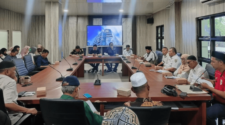 DPRD Maros menggelar rapat dengar pendapat (RDP) di Ruang Rapat Bantimurung untuk mendengar aspirasi warga sekitar pesantren Darus Istiqamah Maccopa Maros-min