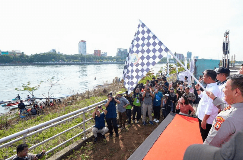 Gubernur Sulawesi Selatan Andi Sudirman Sulaiman secara resmi membuka Katinting Race 2025 yang berlangsung di Taman Andalan Center Point of Indonesia (CPI), Makassar
