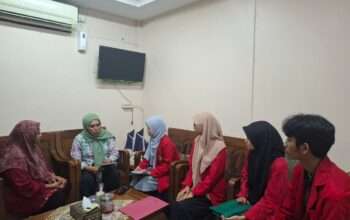 Tim Program Kreativitas Mahasiswa Pengabdian kepada Masyarakat (PKM-PM) “Rise of Heroes” Universitas Hasanuddin (Unhas) menggelar audiensi dengan Dinas Koperasi dan UKM Provinsi Sulawesi Selatan, Kamis (2/10).