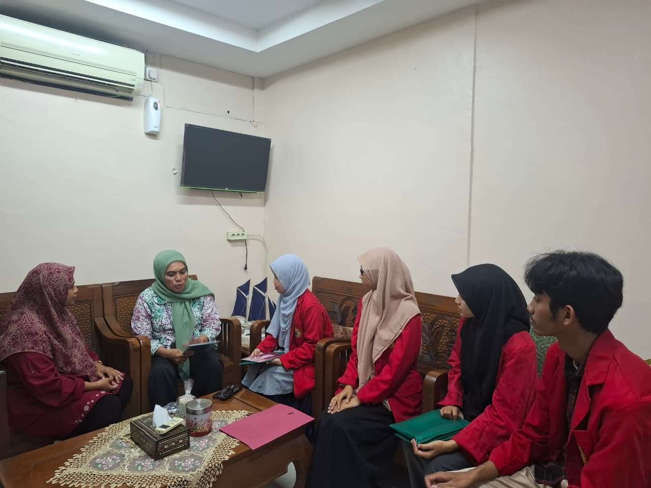 Tim Program Kreativitas Mahasiswa Pengabdian kepada Masyarakat (PKM-PM) “Rise of Heroes” Universitas Hasanuddin (Unhas) menggelar audiensi dengan Dinas Koperasi dan UKM Provinsi Sulawesi Selatan, Kamis (2/10).