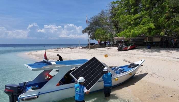 SuperSUN PLN Terangi Pulau Samalona, Hadirkan Harapan Baru untuk Pariwisata Hijau