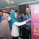 Ketua TP PKK Kota Makassar Apresiasi Inovasi Reverse Vending Machine di Kantor DPMPTSP