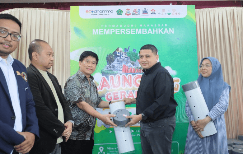 eluncuran Gerakan Bioberkah (Biopori Mengubah Sampah Jadi Berkah) yang digagas Permabudhi Kota Makassar di Vihara Vimalakirti, Minggu (26/10/2025).