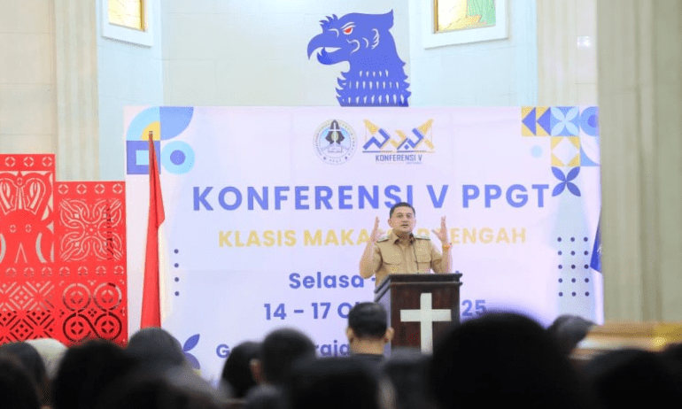 Munafri saat membuka Konferensi V Persatuan Pemuda Gereja Toraja Klasis Makassar Tengah yang berlangsung di Kecamatan Manggala, Selasa 14 Oktober 2025) malam