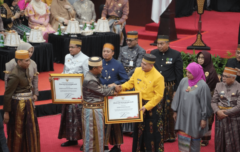 Pemkot Makassar Borong Tiga Penghargaan di Hari Jadi Sulsel ke-356
