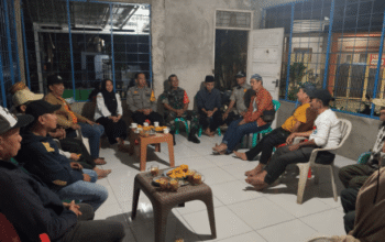 Pertemuan di Posko bersama pj RT-RW 06 Kelurahan Berua