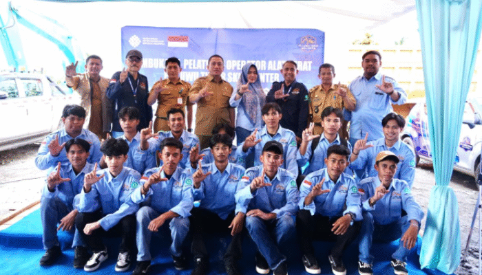 Menatap Era Industri, Luwu Timur Cetak Operator Alat Berat dari Anak Daerah