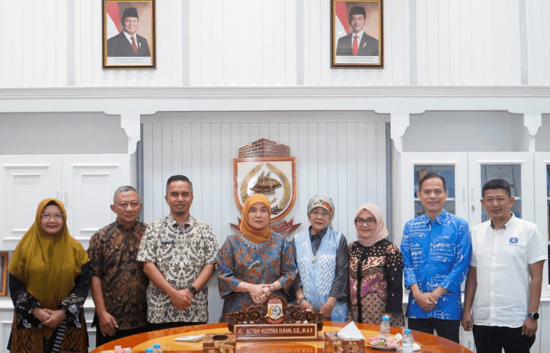 Wakil Wali Kota Makassar, Aliyah Mustika Ilham, menerima audiensi dari Dewan Pimpinan Daerah Asosiasi Perusahaan Perjalanan Wisata Indonesia (DPD ASITA) Sulawesi Selatan di Ruang Wakil Wali Kota, Kantor Wali Kota Makassar, Kamis (23/10/2025).