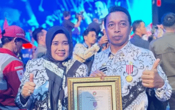 Bupati Syaharuddin Alrif Terima Anugerah Dwija Praja Nugraha, Penghargaan Tertinggi PB PGRI