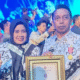 Bupati Syaharuddin Alrif Terima Anugerah Dwija Praja Nugraha, Penghargaan Tertinggi PB PGRI