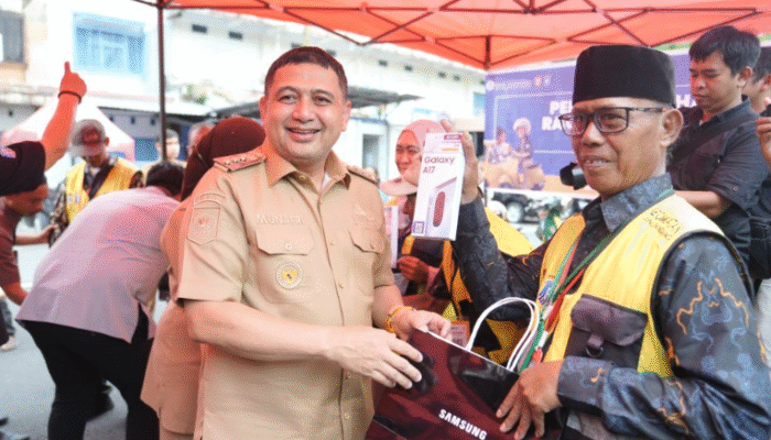 Akselerasi Digitalisasi Parkir, Jukir di Makassar Kini Dibekali Smartphone