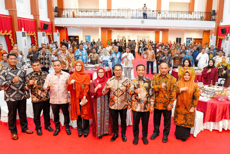 Gubernur Sulawesi Selatan, Andi Sudirman Sulaiman, menyambut kehadiran Kepala Kejaksaan Tinggi (Kajati) Sulsel, Dr. Didik Farkhan Alisyahdi, S.H., M.H
