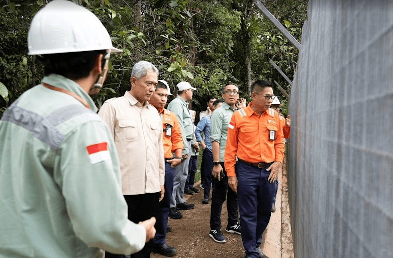 Kunjungan strategis Sigit Reliantoro, Deputi Bidang Tata Lingkungan dan Sumber Daya Alam Berkelanjutan Kementerian Lingkungan Hidup Republik Indonesia, yang datang secara langsung ke wilayah operasi PT Vale di Sorowako.