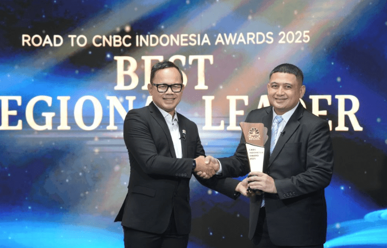 Dalam ajang CNBC Indonesia Awards 2025, Munafri dinobatkan sebagai Kepala Daerah dengan Kinerja Terbaik Tahun 2025, sekaligus membawa Pemerintah Kota Makassar meraih dua penghargaan lain, yaitu Urban Innovation dan Smart Governance.