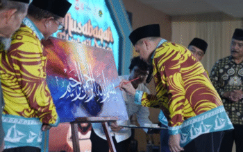 Wali Kota Makassar, Munafri Arifuddin, membuka ajang tersebut di Gedung Lestari 45, Kamis (20/11/2025), melalui prosesi simbolis berupa penyempurnaan kaligrafi di atas kanvas.
