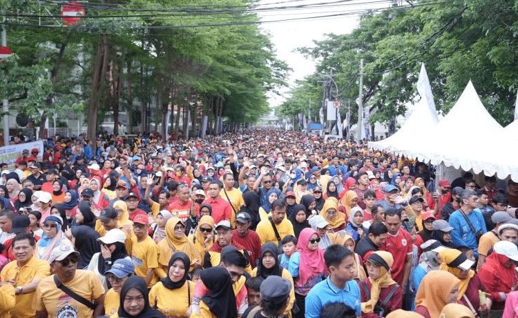 Puluhan Ribu Warga Makassar Rayakan HUT Kota Penuh Kegembiraan dengan Jalan Sehat