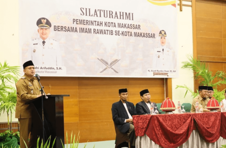 Silaturahmi Pemerintah Kota Makassar bersama Imam Rawatib se-Kota Makassar yang digelar di Makassar Golden Hotel (MGH), Selasa (11/11/2025).