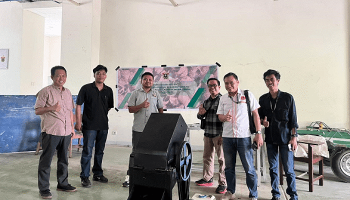 Teknik Mesin Unhas Kembangkan Mesin Pencacah Batok Kelapa Muda untuk Dukung Ekonomi Sirkular