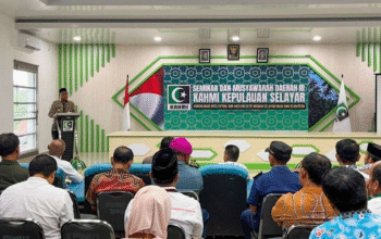 Wakil Bupati Kepulauan Selayar Drs. H. Muhtar, M.M membuka seminar dan Musda III KAHMI Selayar