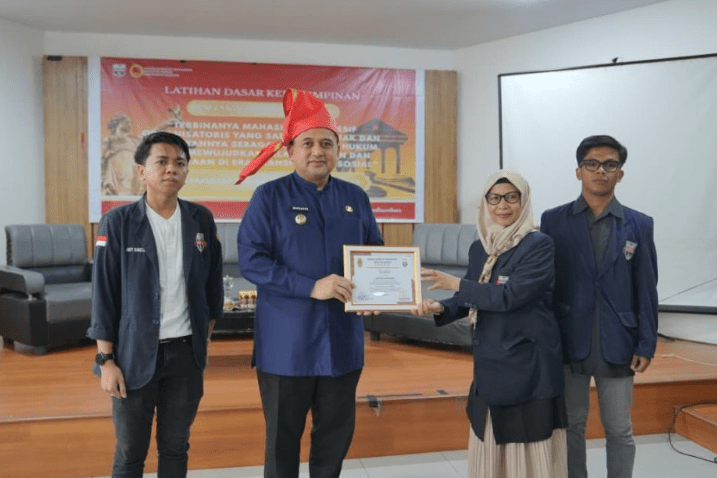 Wali Kota Makassar, Munafri Arifuddin, berbagi pengalaman perjalanan hidupnya, termasuk kisah sukses dan kegagalan, di hadapan mahasiswa Fakultas Hukum Universitas Bosowa (Unibos) Makassar