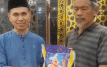 BAZNAS Makassar Salurkan Sedekah Beras di Masjid Mardhiyyah