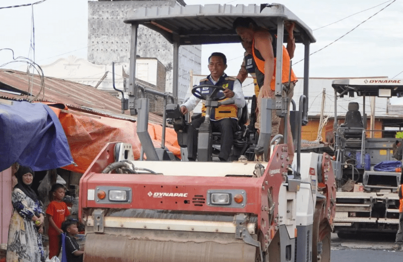 Bupati Syaharuddin Salurkan Truk Sampah untuk Kecamatan Dua Pitue