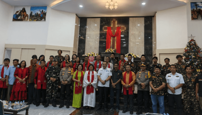 Banser Bersama TNI–Polri Amankan Ibadah Malam Natal di Maros