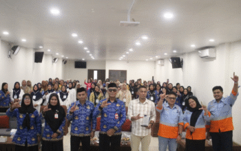 Pelatihan 25 Keterampilan Dasar Kader Posyandu bagi kader Posyandu dan Bidan Desa di Luwu Timur
