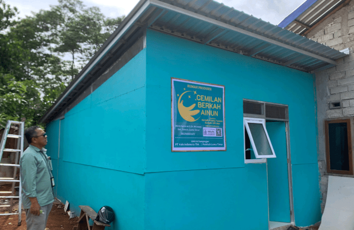 PT Vale melakukan renovasi total rumah produksi milik UMKM Cemilan Berkah Ainun, produsen keripik pisang di Desa Matompi, Kecamatan Towuti, Kabupaten Luwu Timur.