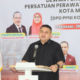 Wali Kota Makassar, Munafri Arifuddin, meresmikan sekaligus menandatangani prasasti Sekretariat Dewan Pengurus Daerah (DPD) Persatuan Perawat Nasional Indonesia (PPNI) Kota Makassar