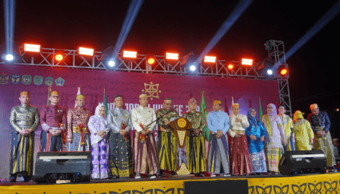 Malam Puncak Hari Jadi Luwu ke-758, Para Kepala Daerah Deklarasikan DOB Luwu Tengah dan Provinsi Luwu Raya