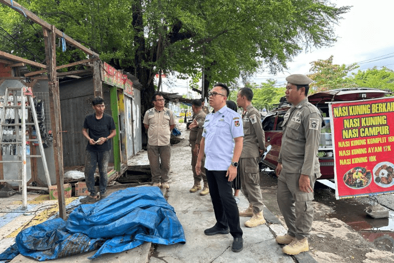 Pemkot Tertibkan 19 Lapak PKL di Jalan Sultan Alauddin