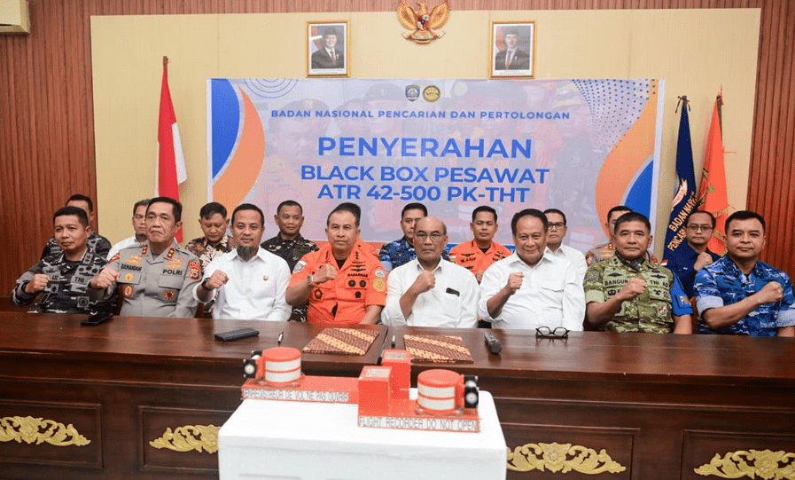 Penyerahan Black Box ATR 42-500 PK-THT,